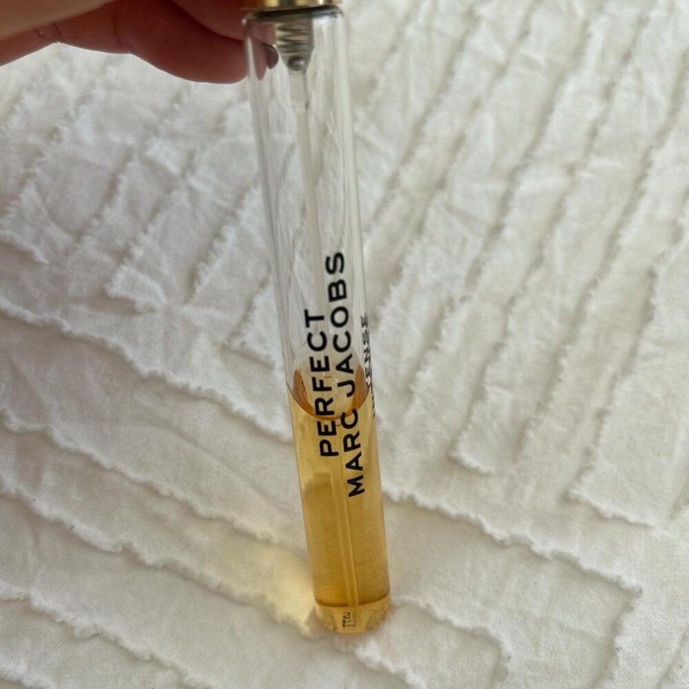 Marc Jacobs Perfect Intense perfume - Picture 2 of 2